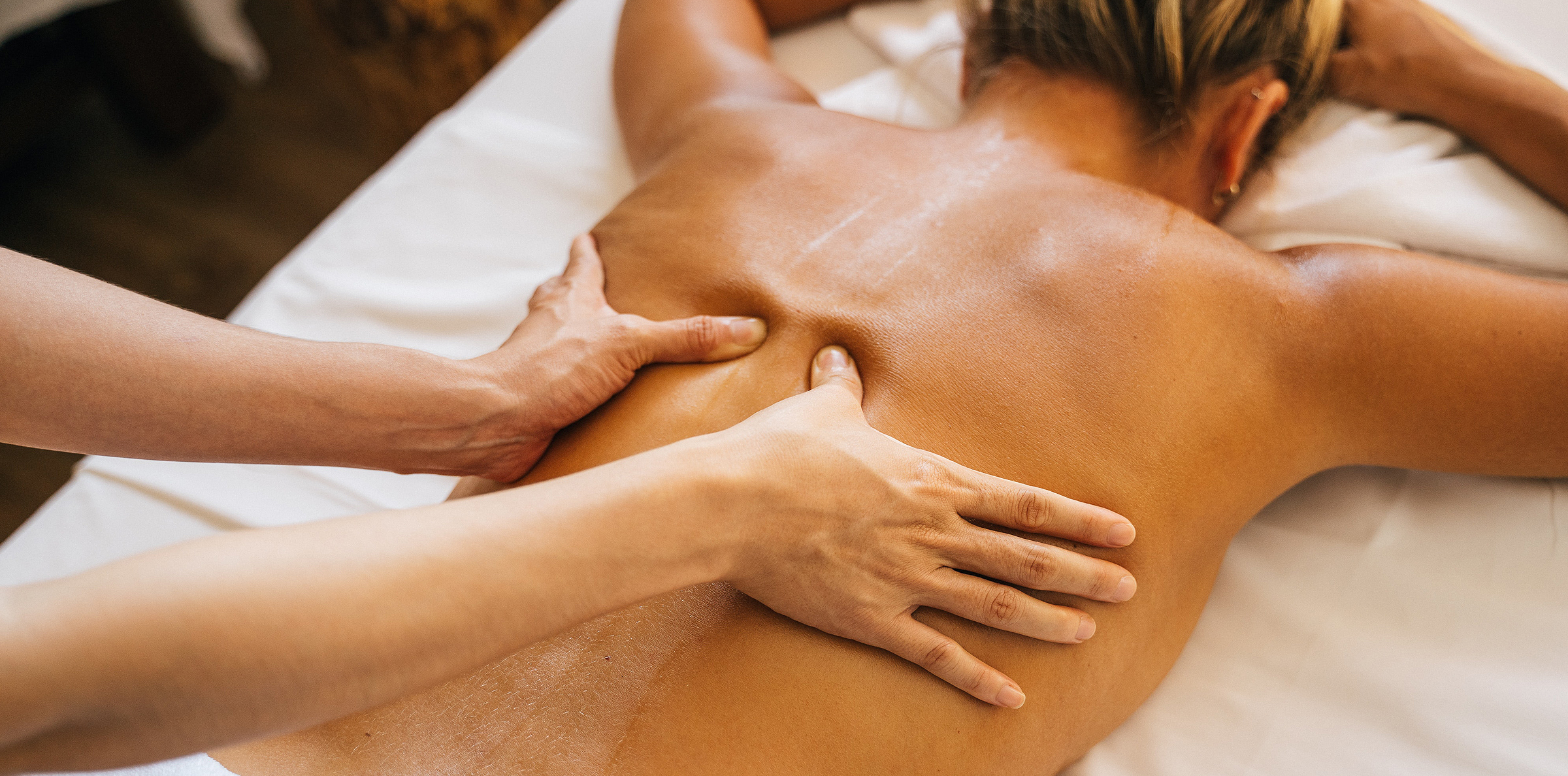 deep-tissue-massage woman receiving deep tissue massage