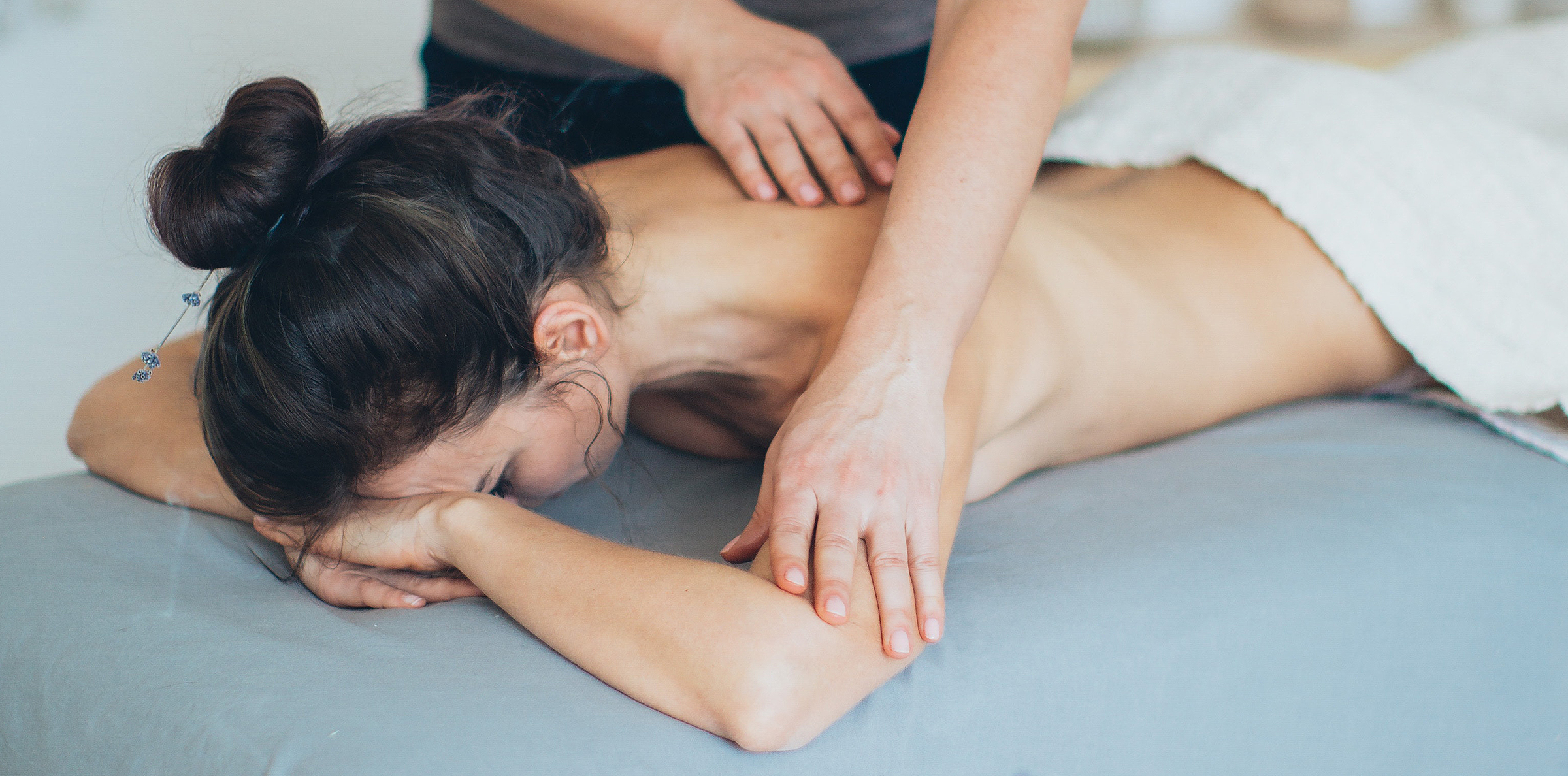 trigger-point-neuromuscular-therapy woman receiving manual lymphatic drainage